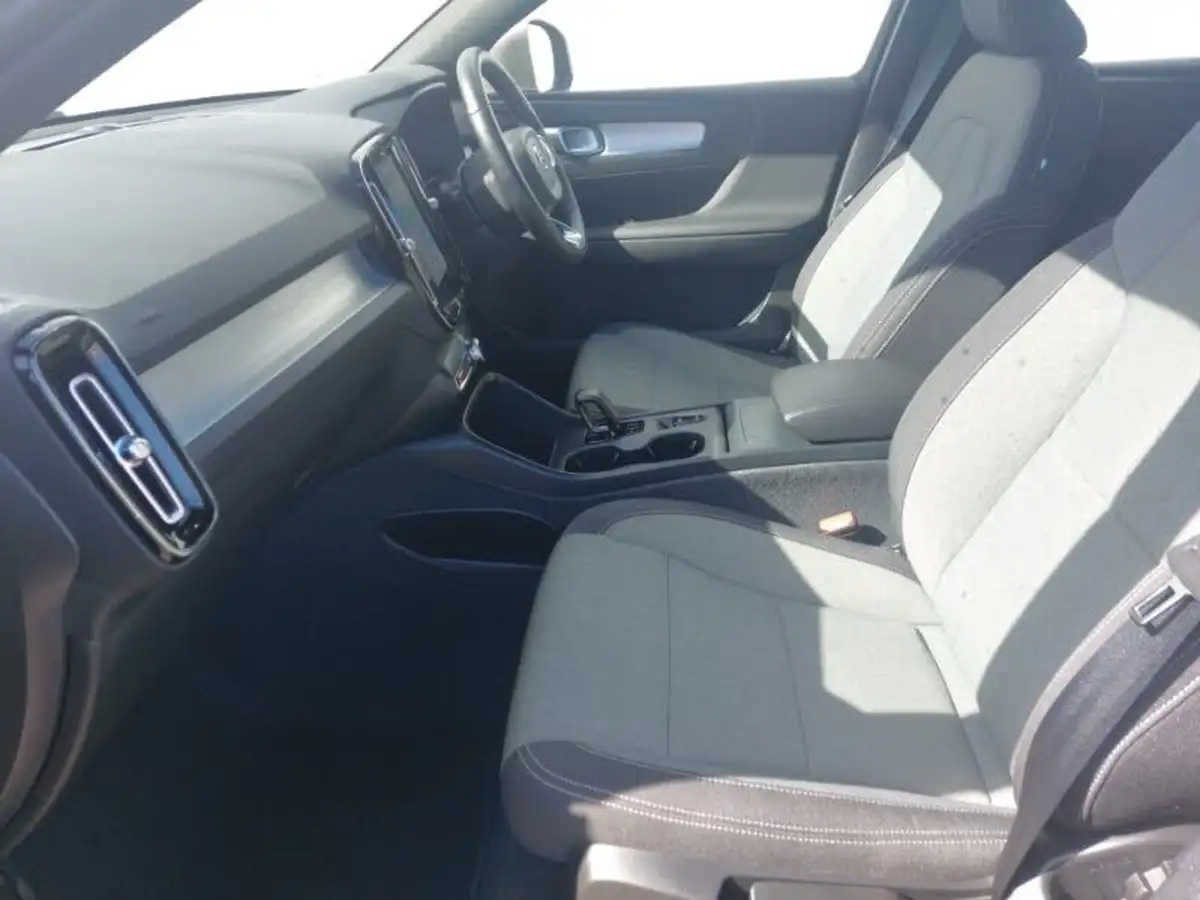 2023-volvo-xc40-20-b3-core-big-4
