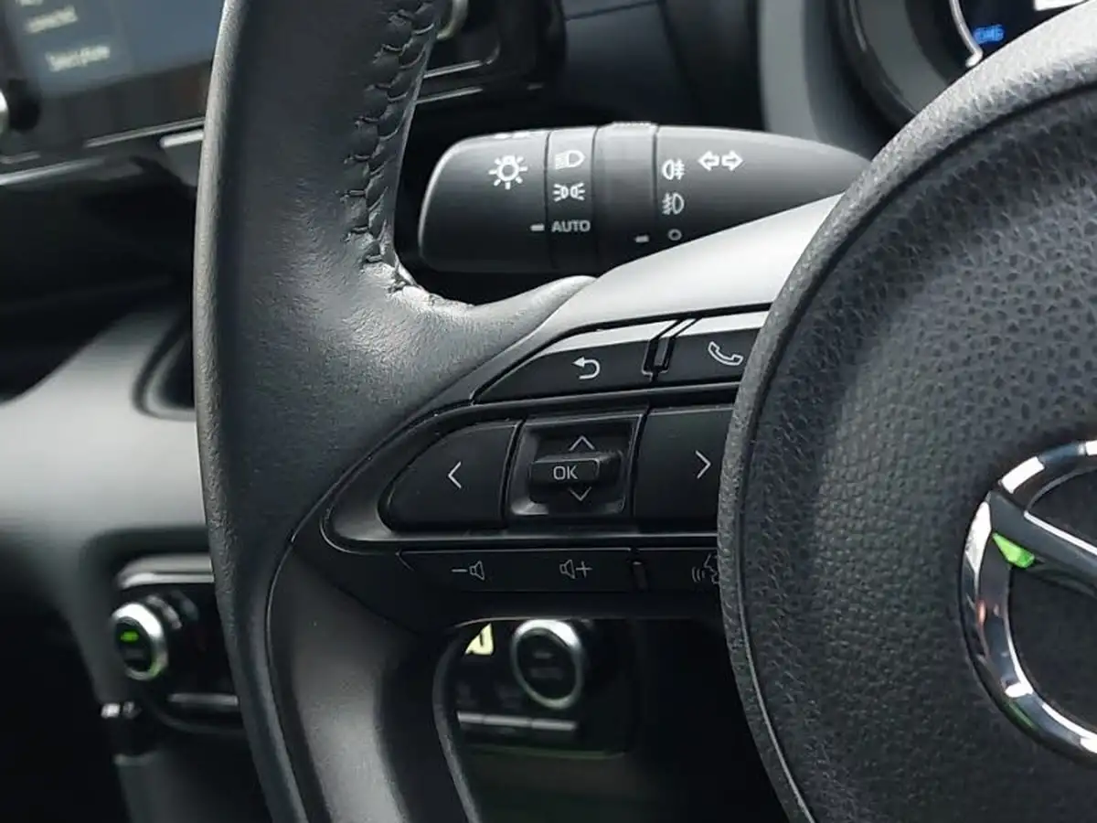 2023-mazda-mazda2-15-select-big-17