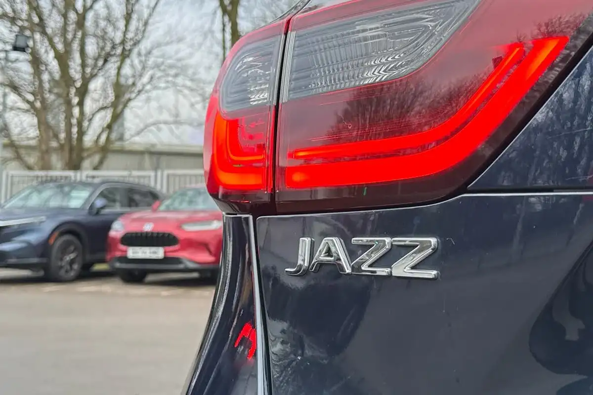 2022-honda-jazz-15-i-mmd-sr-109ps-big-21