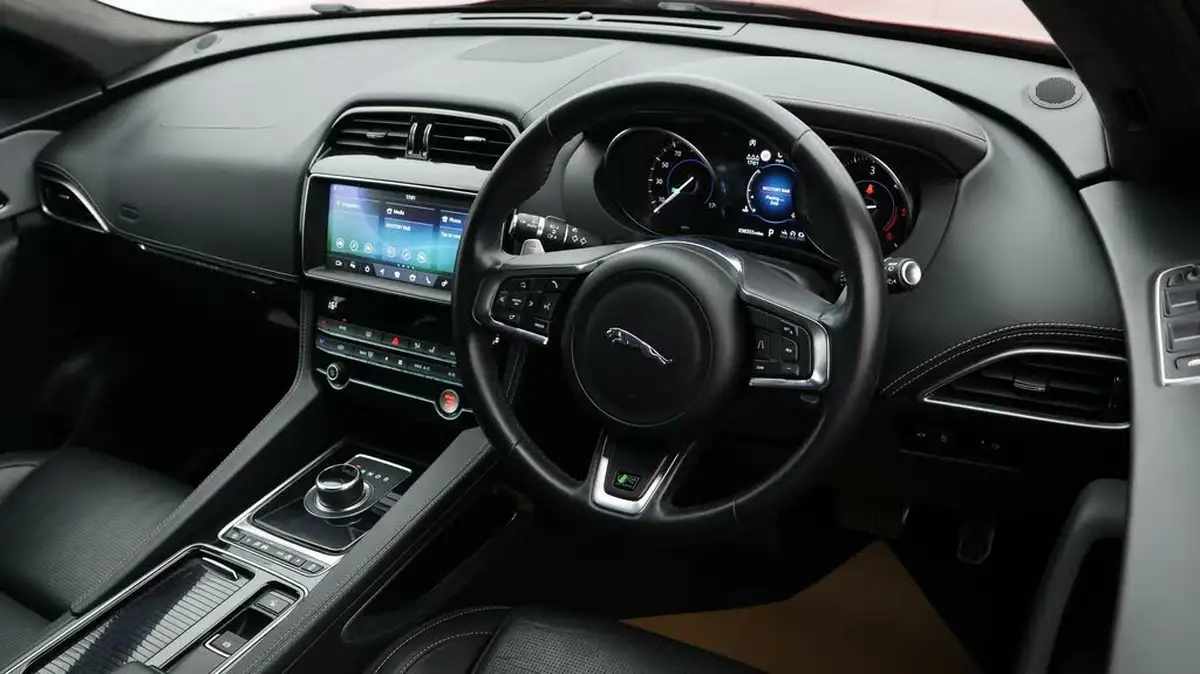 2019-jaguar-f-pace-20-i4d-r-sport-180ps-ss-auto-big-8