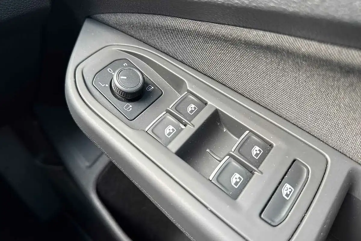 2022-volkswagen-golf-15-etsi-style-130ps-hatchback-big-21