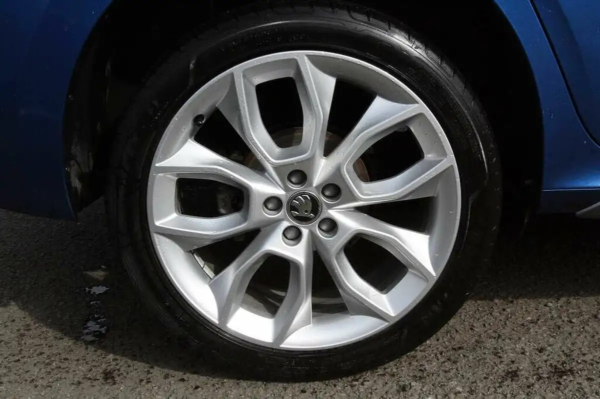 2022-skoda-kamiq-10-tsi-se-l-big-4