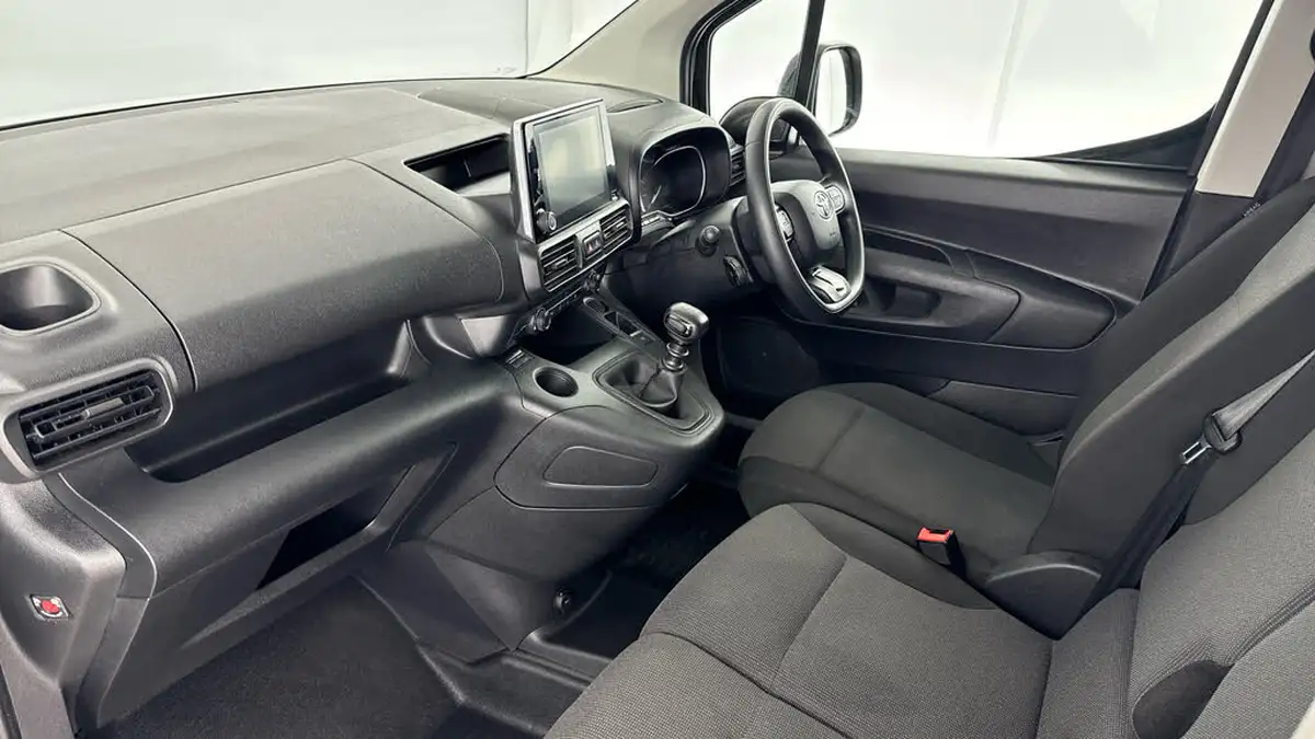 2023-toyota-proace-city-15d-icon-l2-big-9