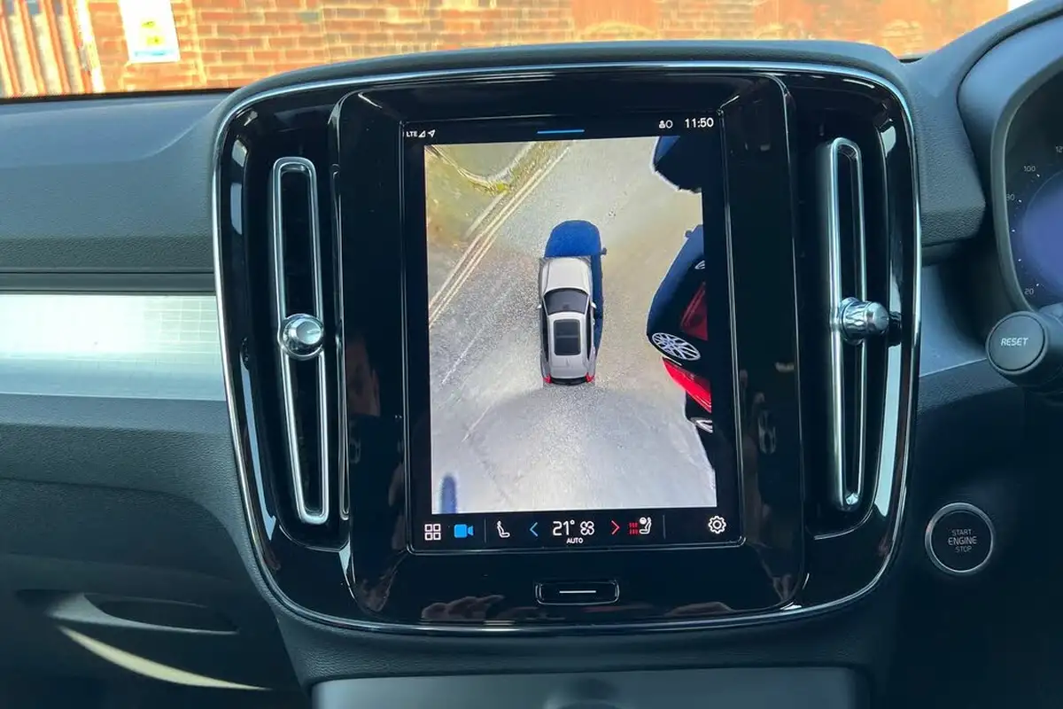 2024-volvo-xc40-20-b3-plus-big-15
