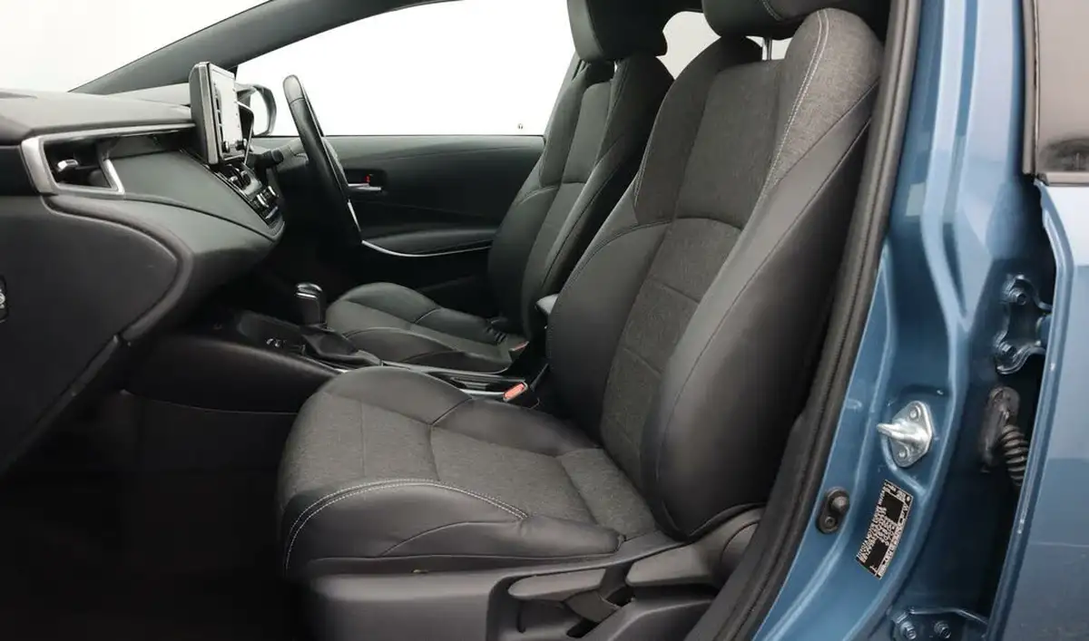 2021-toyota-corolla-18-vvt-i-design-trk-hatchback-5d-big-14