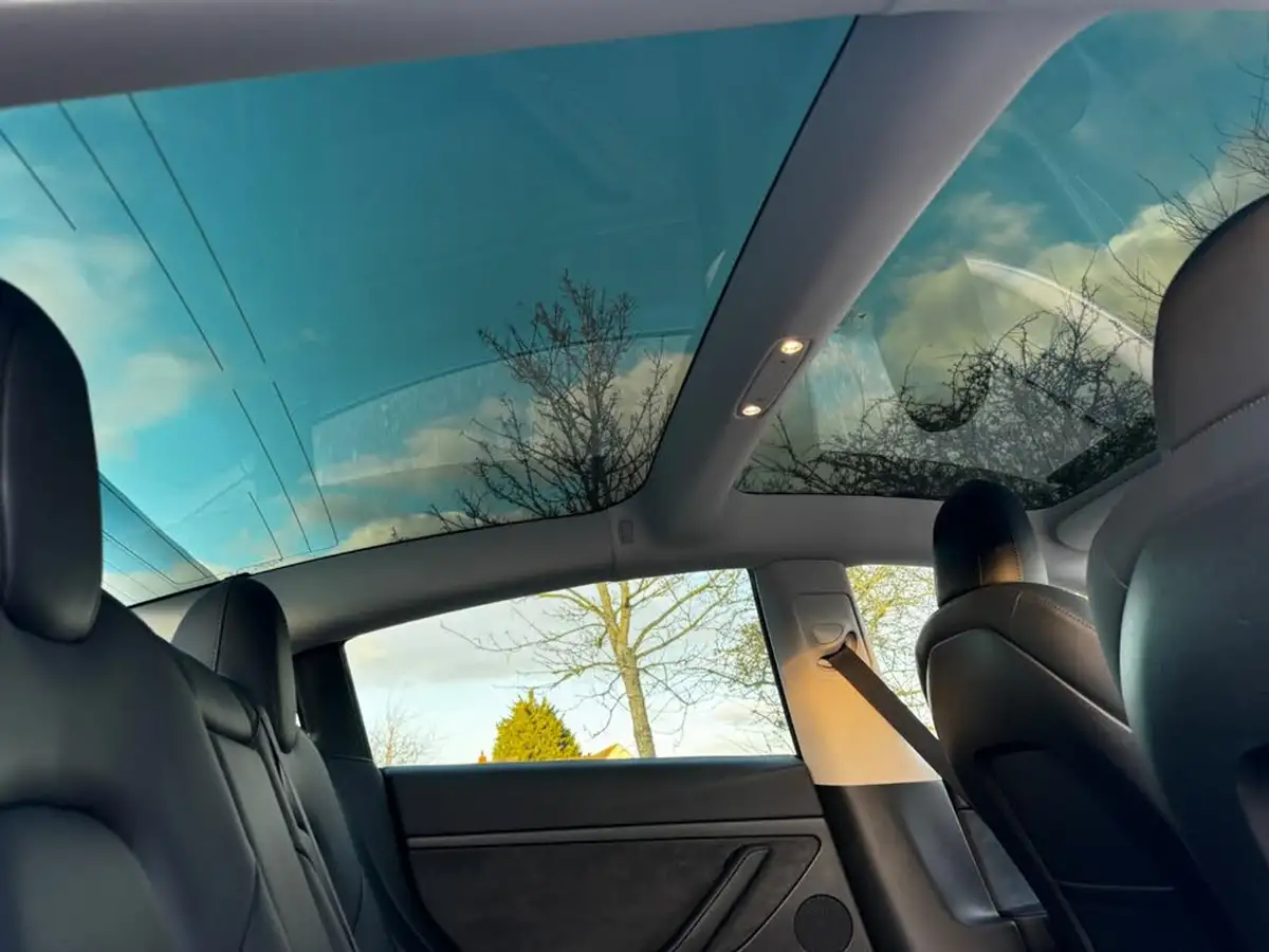2022-tesla-model-3-e-long-range-big-12