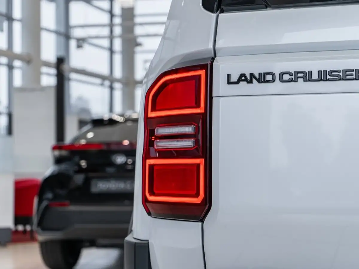 2025-toyota-land-cruiser-28d-4d-invincible-big-16