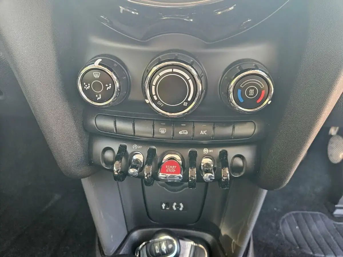2017-mini-cooper-12-one-5d-big-16