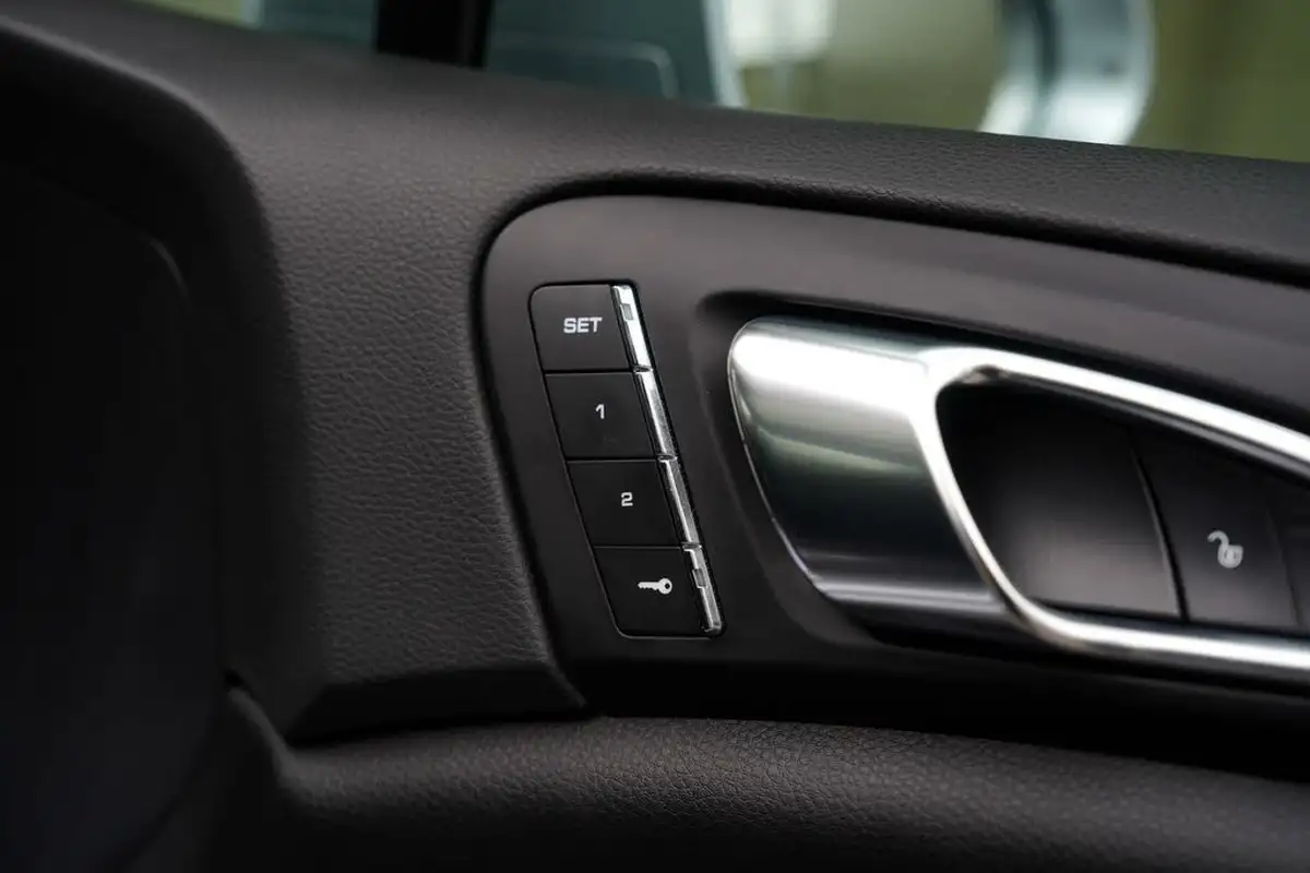 2017-porsche-cayenne-30-s-e-hybrid-platinum-edition-big-33