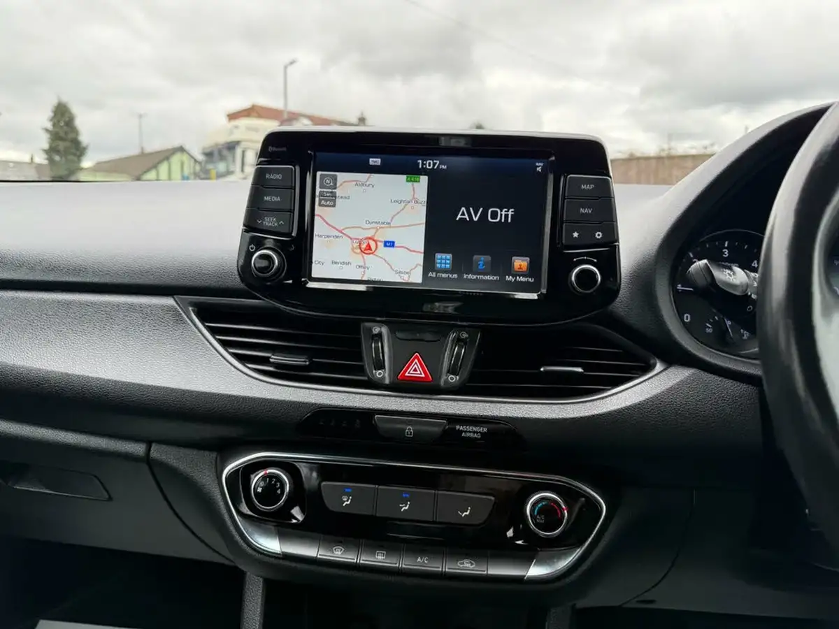 2018-hyundai-i30-16crdi-se-nav-109ps-blue-drive-isg-hatchback-1582cc-dct-big-39