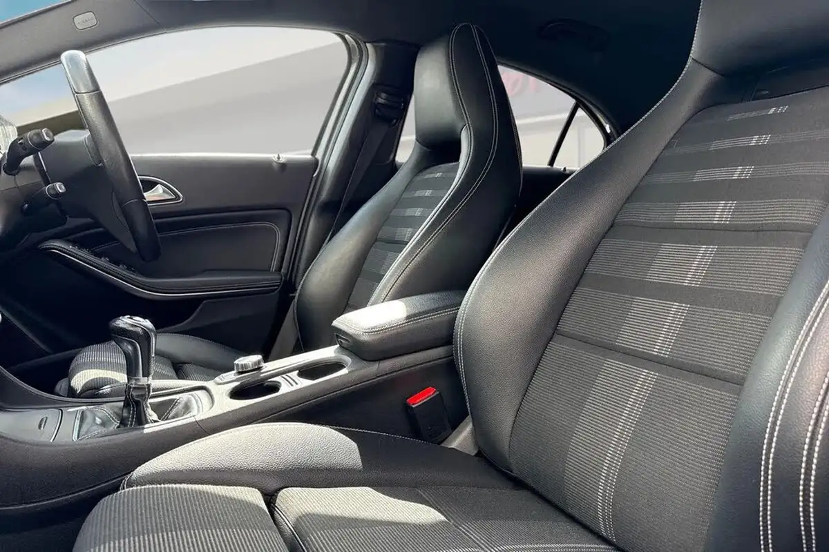 2018-mercedes-benz-a-class-16-a180-sport-edition-ss-big-15
