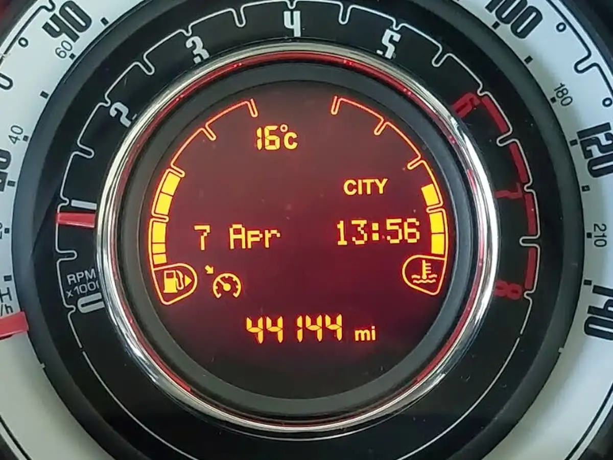 2018-fiat-500-12-lounge-big-10
