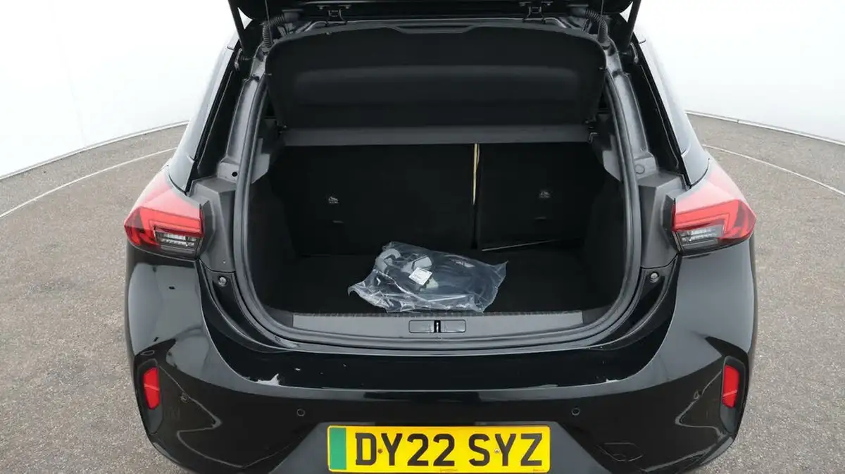 2022-vauxhall-corsa-e-sri-premium-big-17