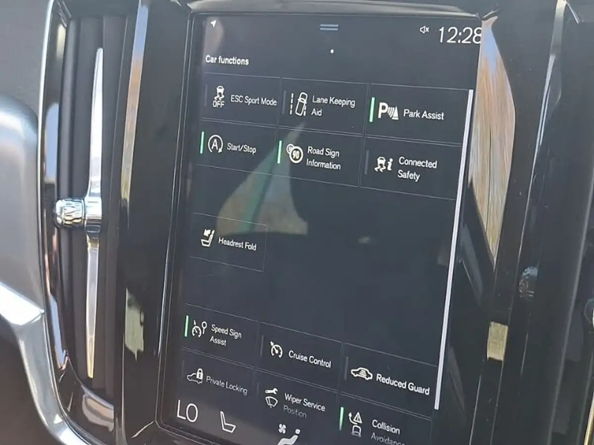 2018-volvo-v90-20td-d4-momentum-big-15