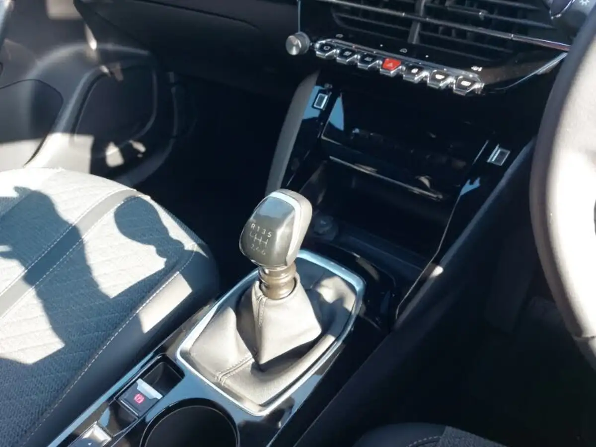 2024-peugeot-2008-suv-12-puretech-allure-130ps-big-14