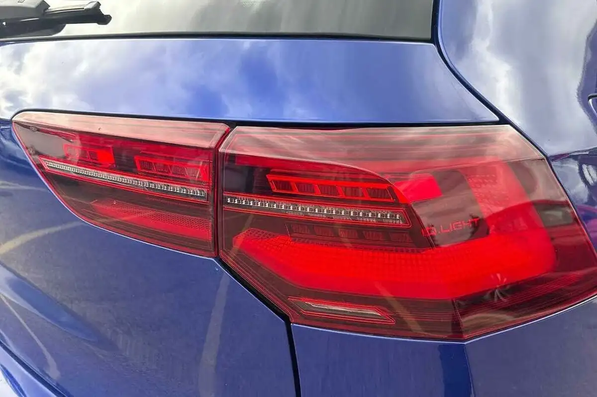 2023-volkswagen-golf-20-tsi-r-320ps-hatchback-big-18