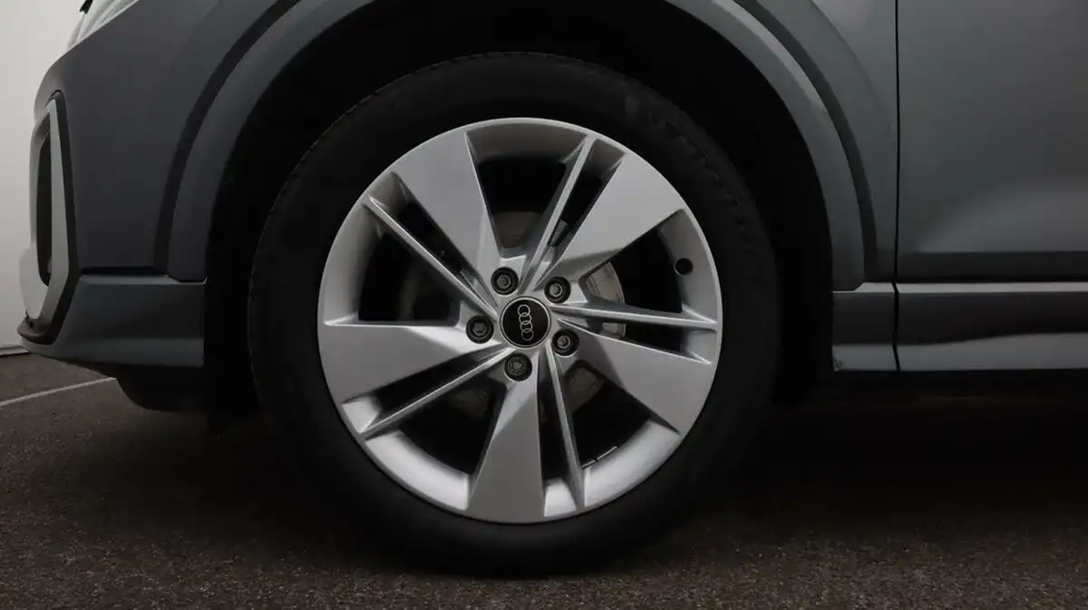 2022-audi-q2-15-35-tfsi-s-line-tronic-big-18
