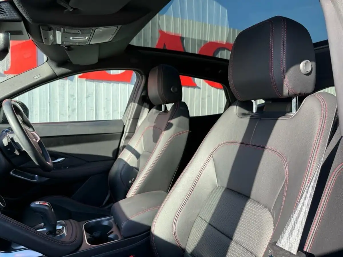 2020-jaguar-e-pace-20-i4d-chequered-flag-180ps-big-37