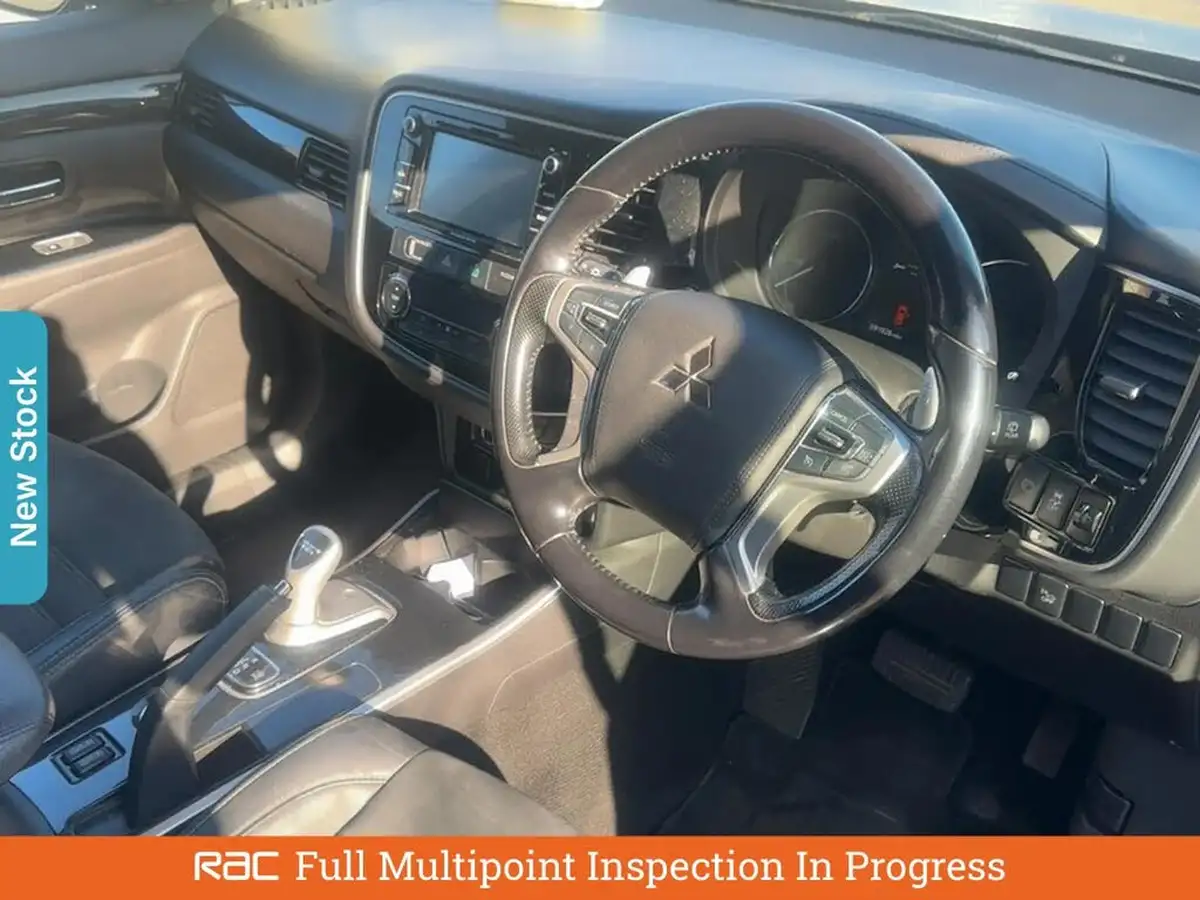 2017-mitsubishi-outlander-20-juro-phev-5st-big-2
