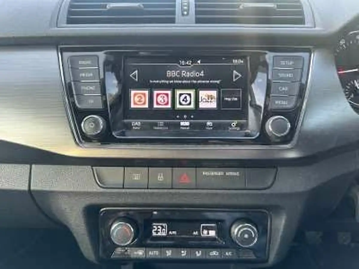 2018-skoda-fabia-10-tsi-se-l-95ps-estate-big-6