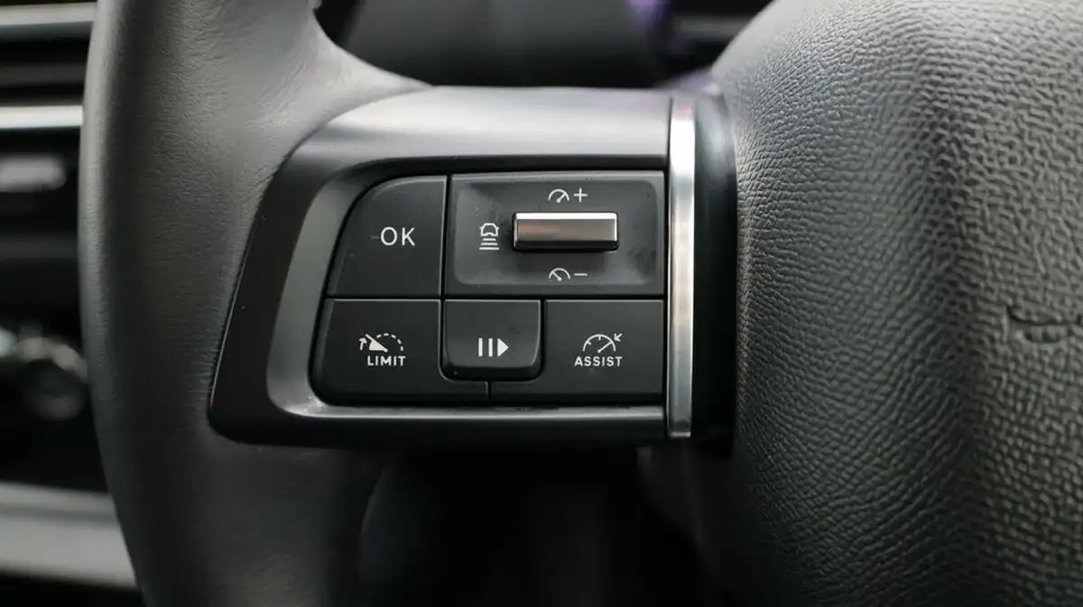 2022-citroen-c4-e-shine-big-24