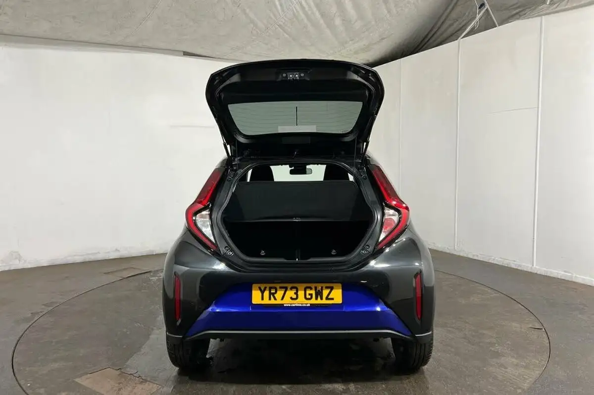 2023-toyota-aygo-x-10-vvt-i-edge-big-33
