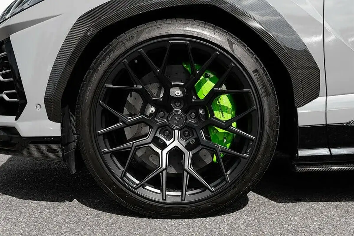 2021-lamborghini-urus-40-no-trim-big-23