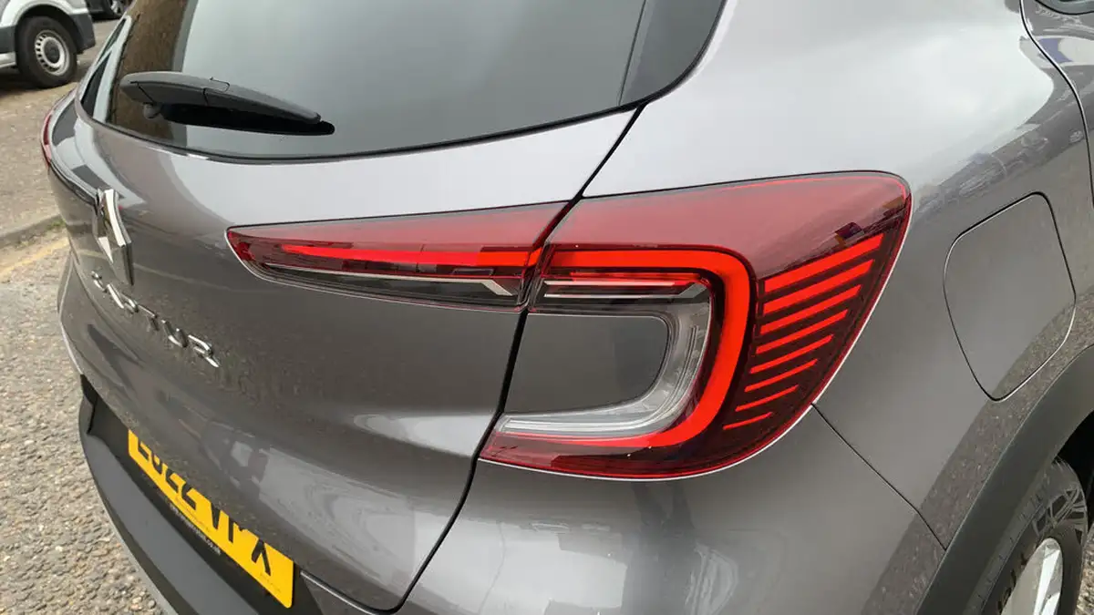 2022-renault-captur-10-tce-iconic-edition-big-44