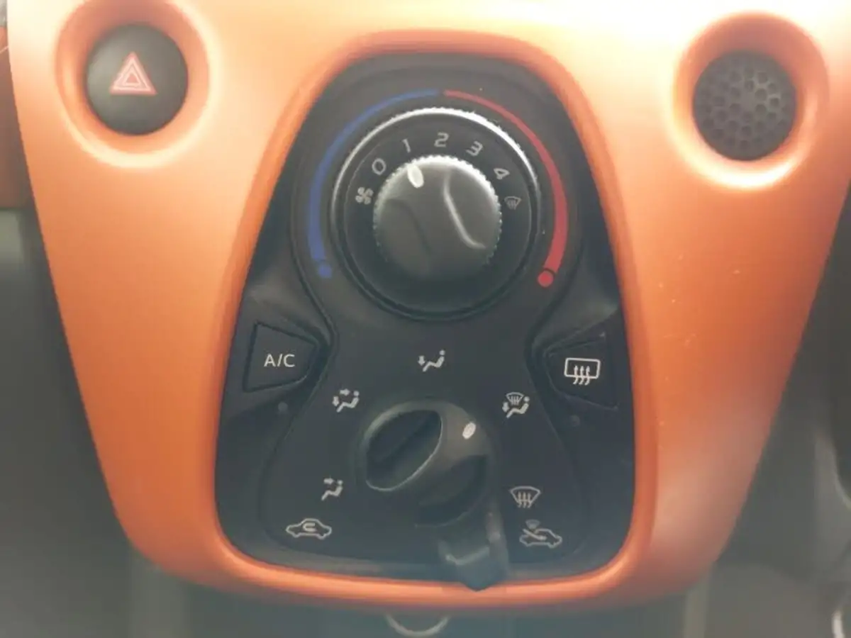 2018-citroen-c1-10-vti-urban-ride-big-15