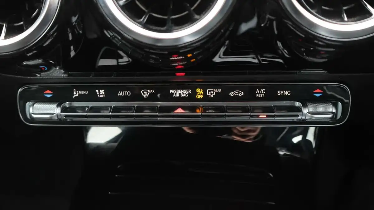 2020-mercedes-benz-a-class-13-a200-amg-line-saloon-4d-7g-dct-big-12
