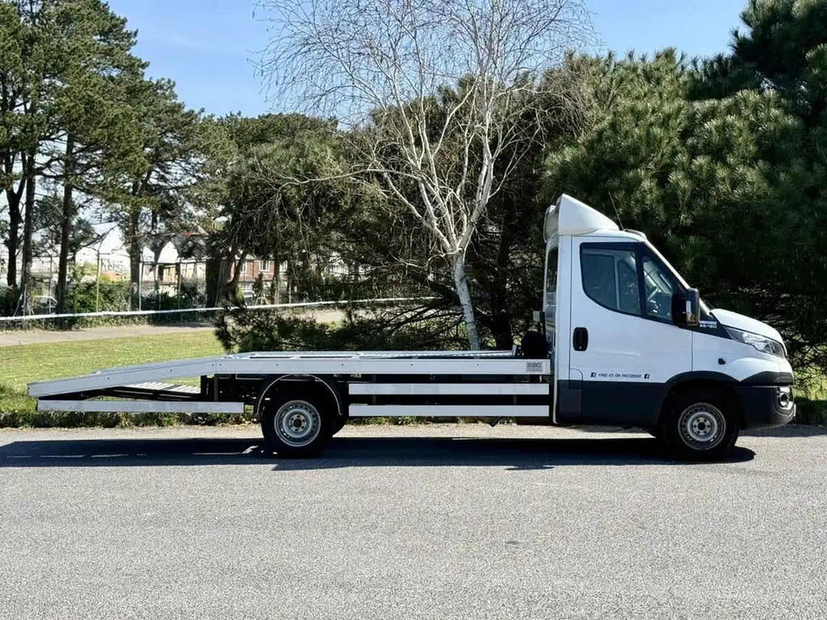 2017-iveco-daily-s-class-23td-35s12-4100-hi-matic-big-1