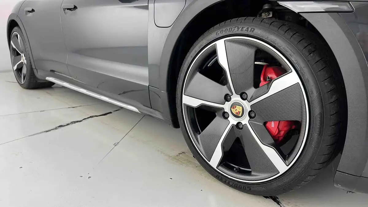 2022-porsche-taycan-e-4s-cross-turismo-big-24