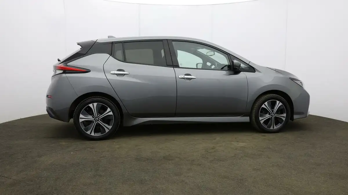 2021-nissan-leaf-e-e-tekna-big-47