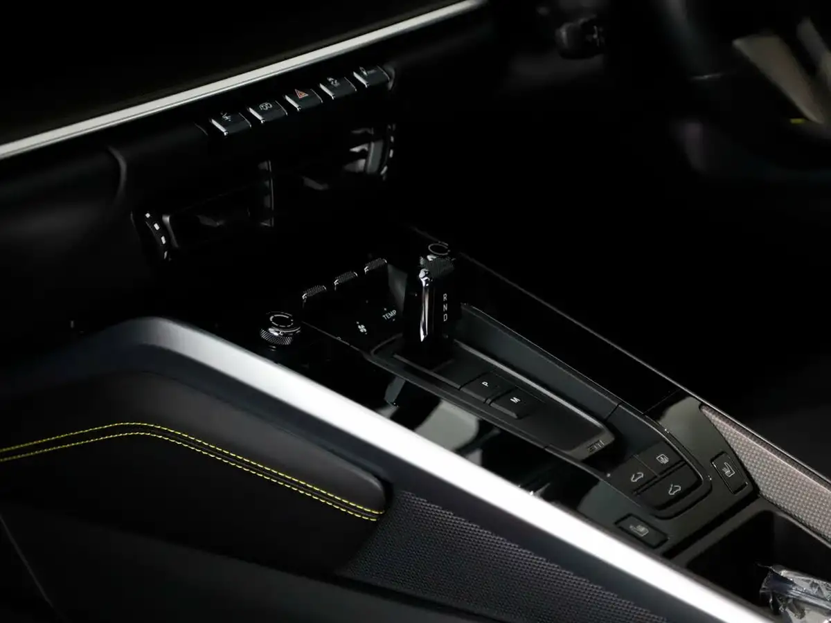 2022-porsche-911-38-turbo-coupe-big-24