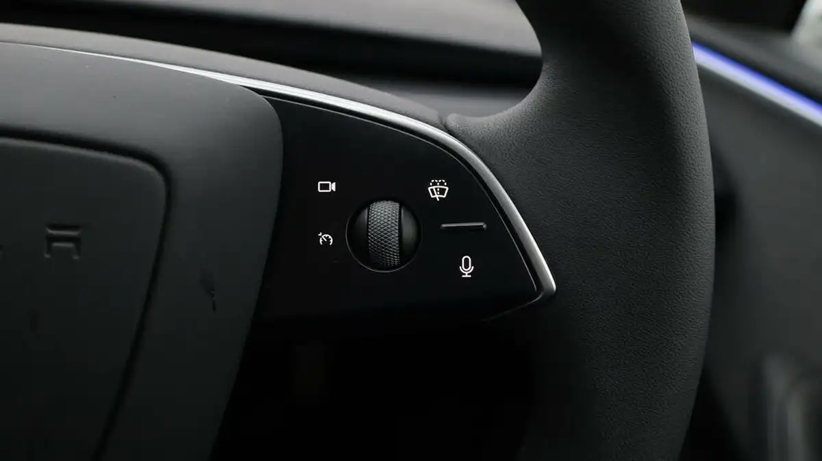 2024-tesla-model-3-e-rwd-big-24