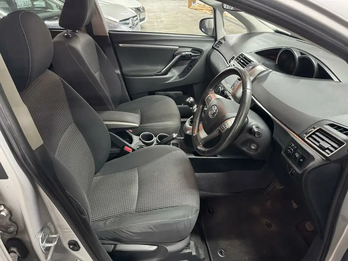 2014-toyota-verso-16d-d-4d-icon-big-10