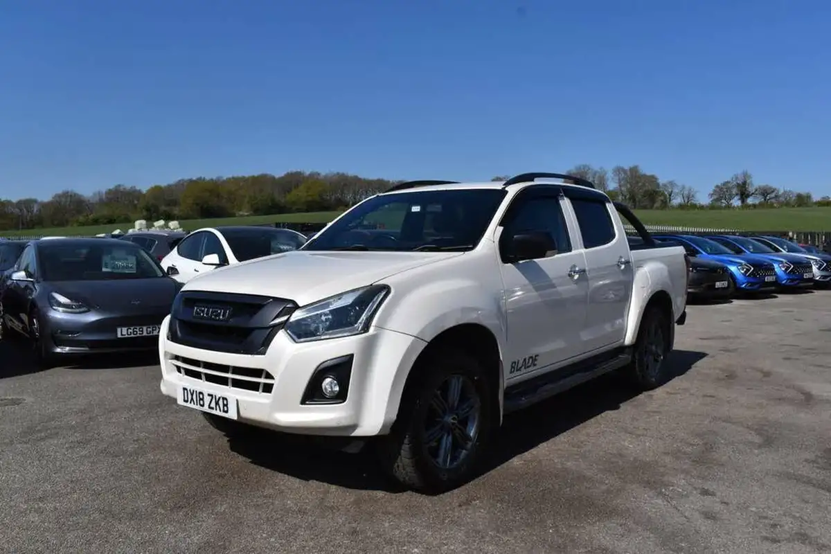 2018-isuzu-d-max-19td-blade-auto-big-7