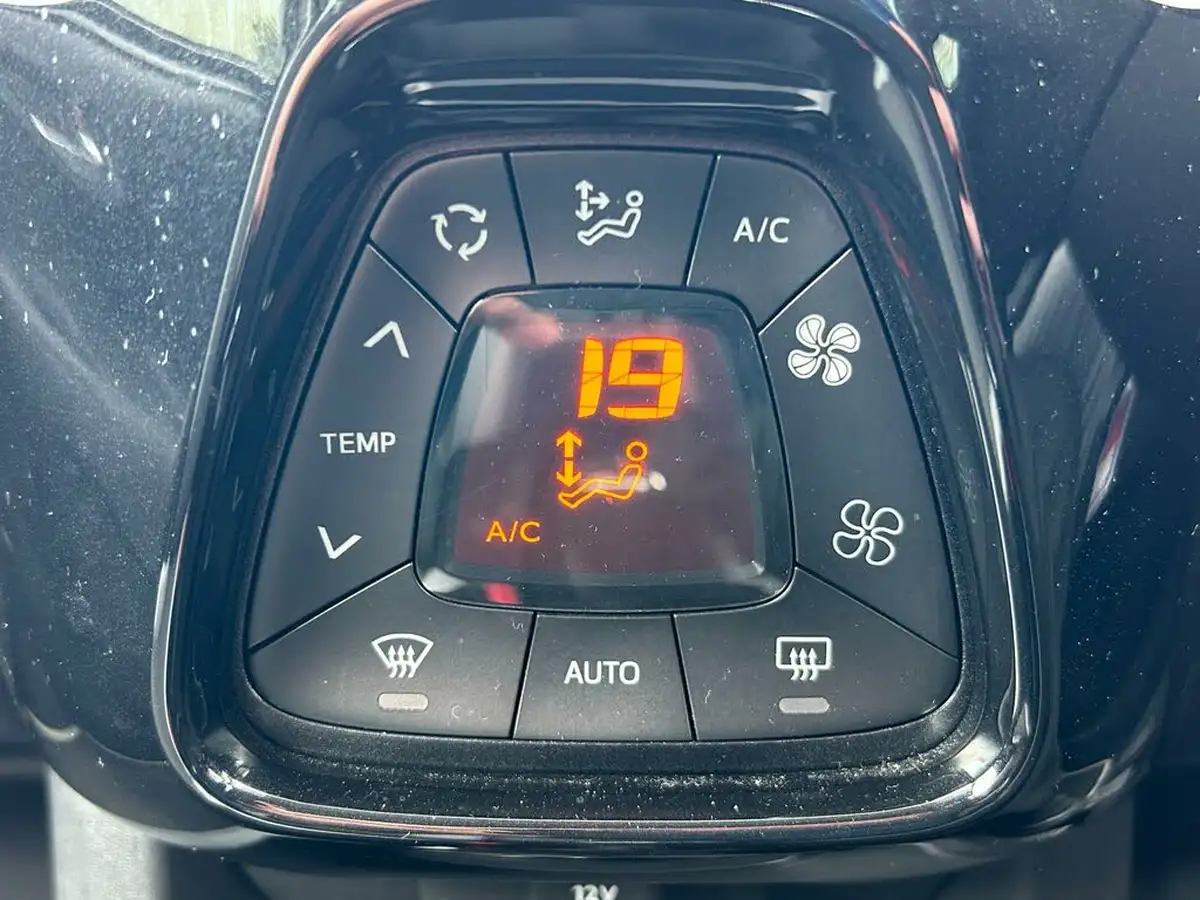2014-toyota-aygo-10-vvt-i-x-clusiv-5d-big-15