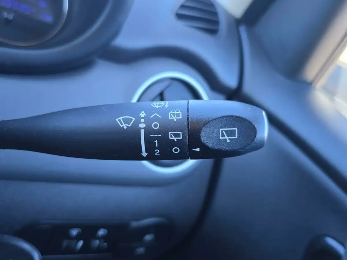 2013-hyundai-i10-12-active-auto-big-31