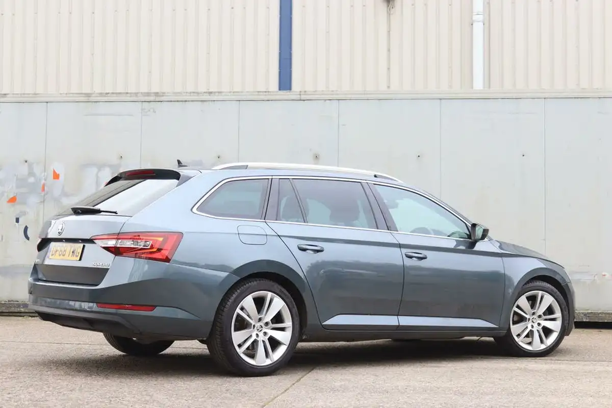 2019-skoda-superb-20tdi-se-l-executive-150ps-estate-dsg-big-23