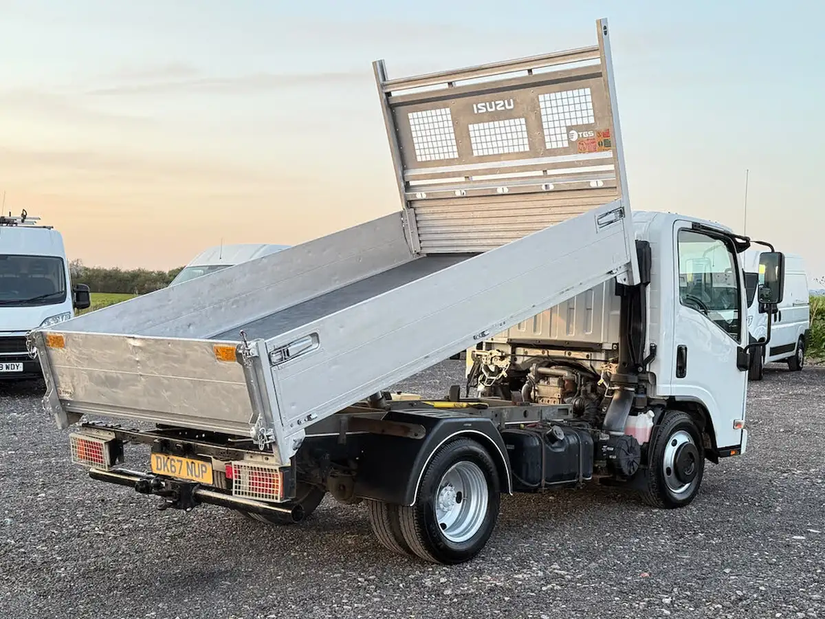 2017-isuzu-truck-n-30td-n35120-s-grafter-dropside-truck-big-7