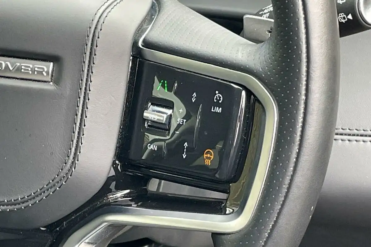 2023-land-rover-range-rover-evoque-15-p300e-r-dynamic-hse-big-36