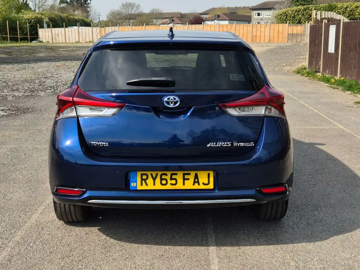 2016-toyota-auris-18-vvt-i-hsd-excel-hatchback-big-14
