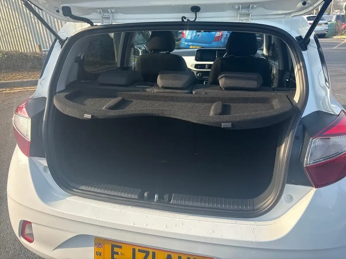 2022-hyundai-i10-12-premium-auto-big-19