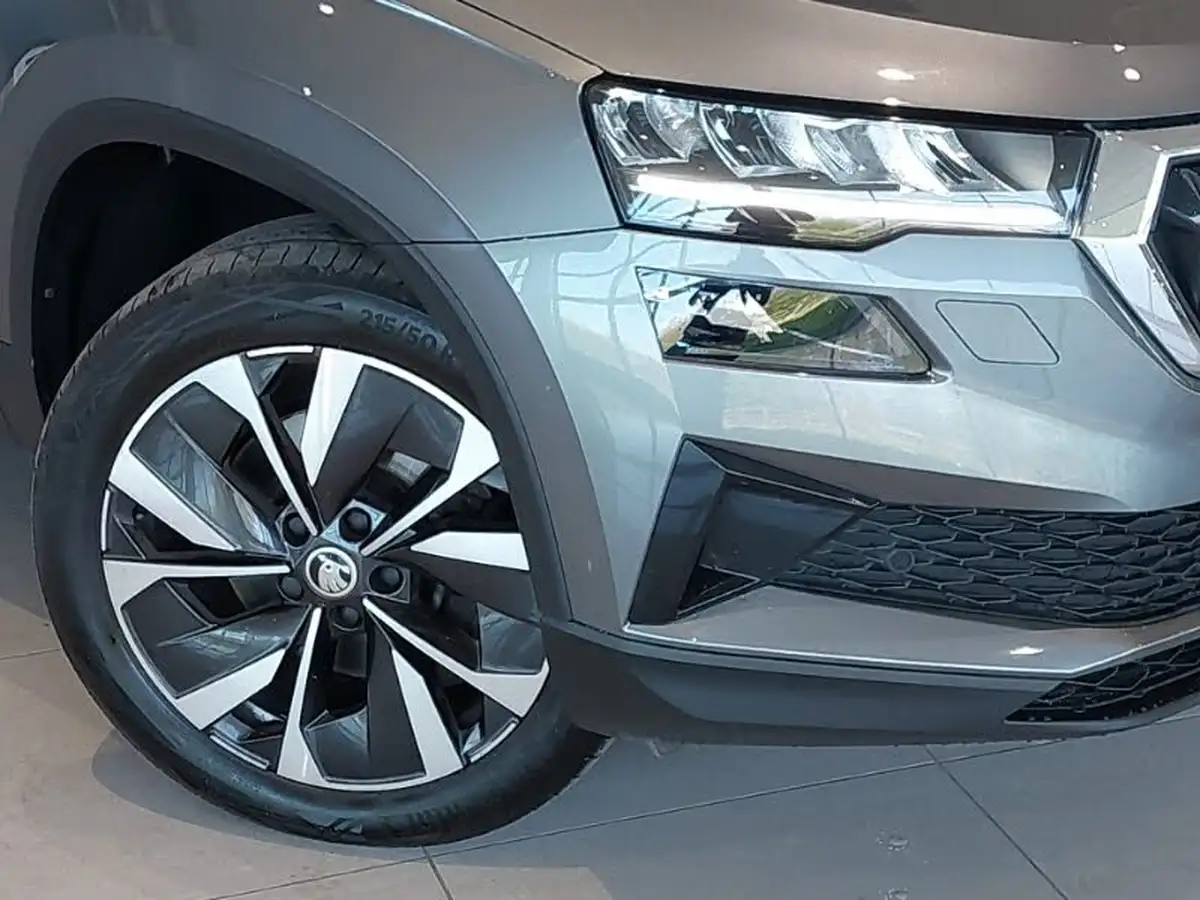 2023-skoda-karoq-15-tsi-se-l-big-8
