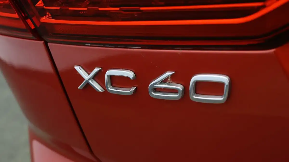 2018-volvo-xc60-20td-d4-r-design-4x4-geartronic-big-19