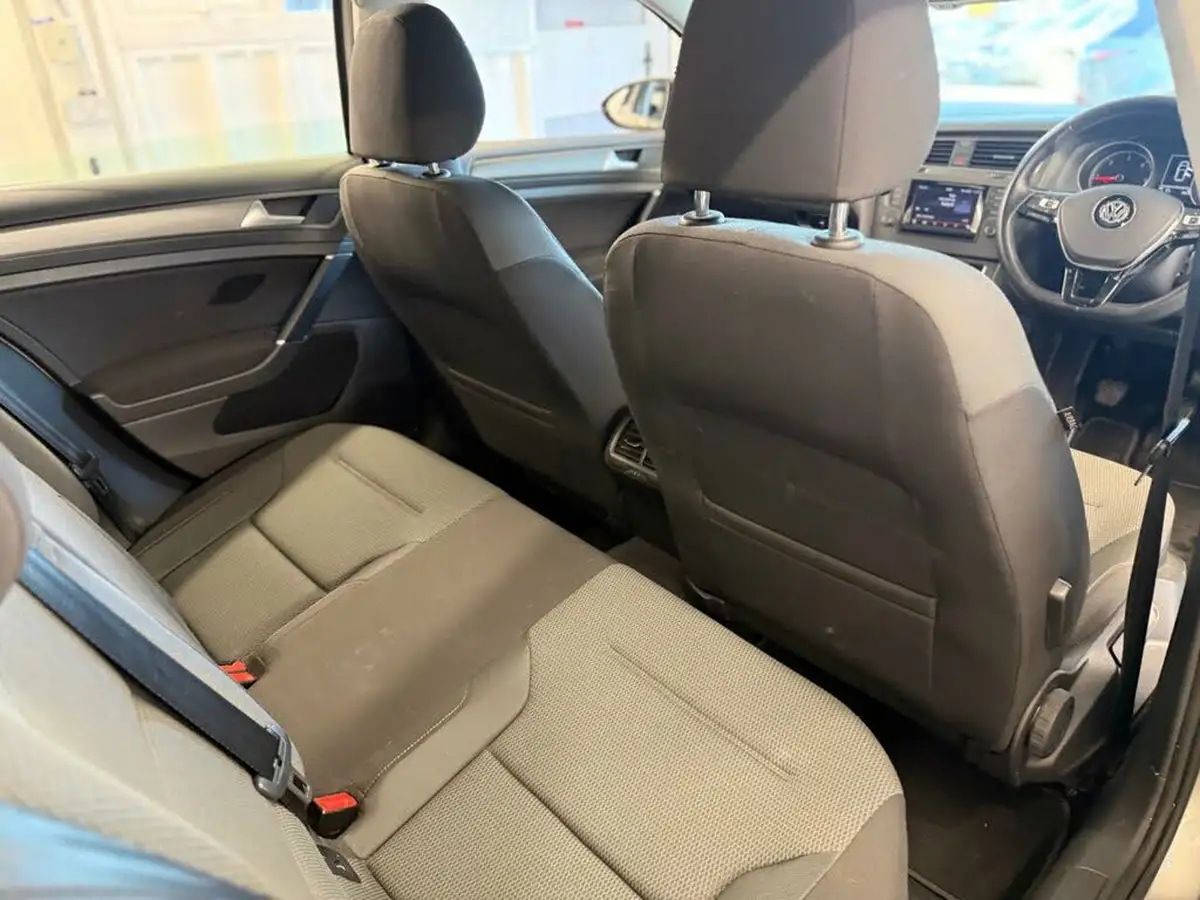2013-volkswagen-golf-20tdi-se-ss-hatchback-5d-big-18