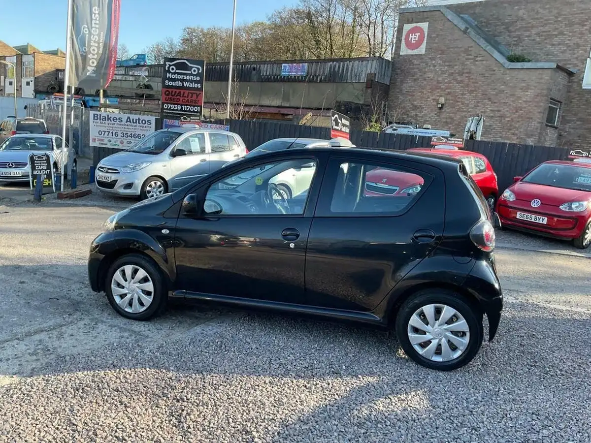 2013-toyota-aygo-10-aygo-ice-5d-big-74