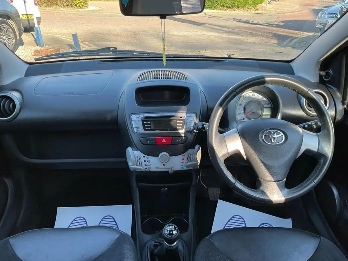 2013-toyota-aygo-10-aygo-ice-5d-big-26
