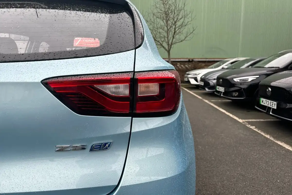 2020-mg-zs-suv-e-exclusive-ev-big-15
